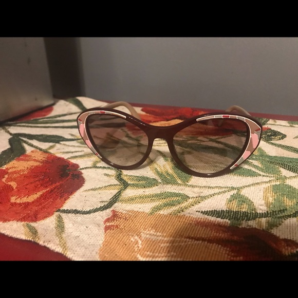New in box designer sunglasses - Picture 1 of 2